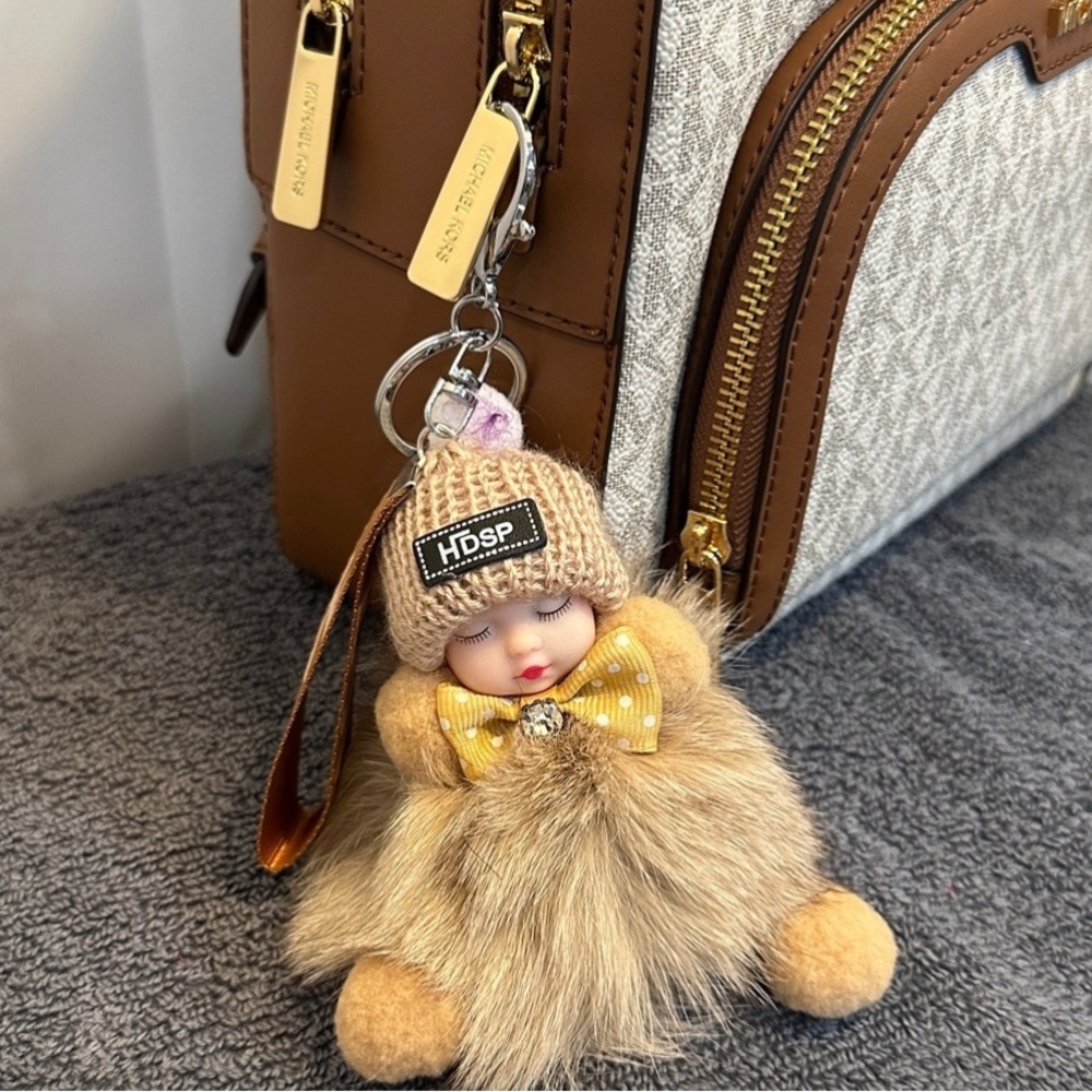SALE!🎉Charm Baby Tan Fur Fluffy Love Key & Card Holder - Picture 5 of 9